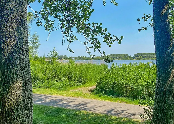 2 Bedroom Cozy In * ノールトウェイケルハウト　