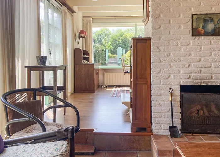 2 Bedroom Cozy In ノールトウェイケルハウト　