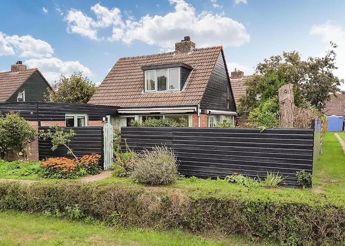 2 Bedroom Cozy In 別荘 ノールトウェイケルハウト　