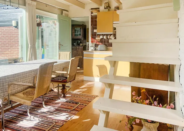 2 Bedroom Cozy In ノールトウェイケルハウト　